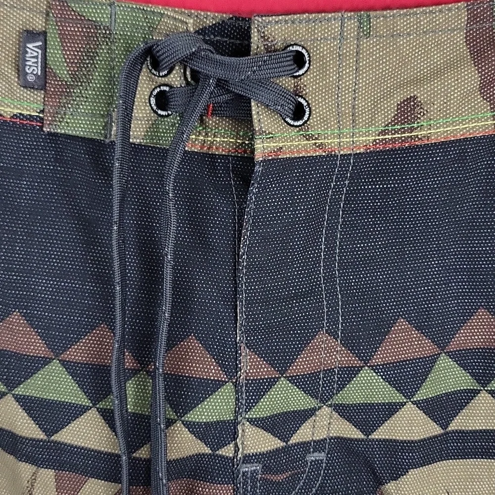 Men's Vans Boardshorts Peace Leaf Camo Size 32